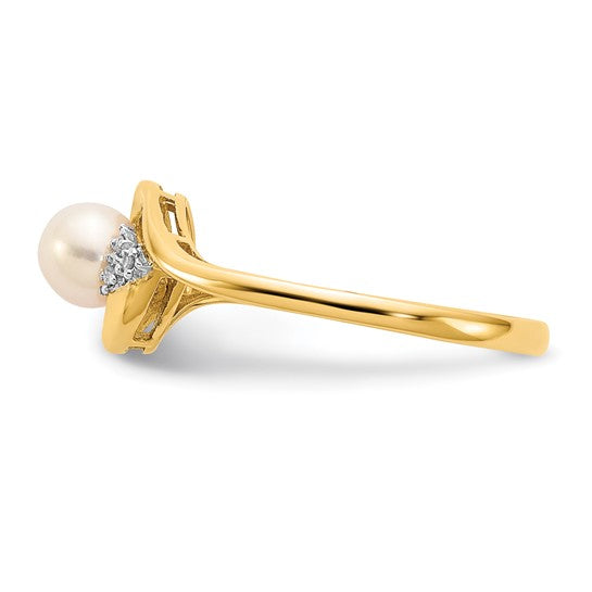 Anillo de Perla Cultivada de Agua Dulce y Diamante de 14k en Oro