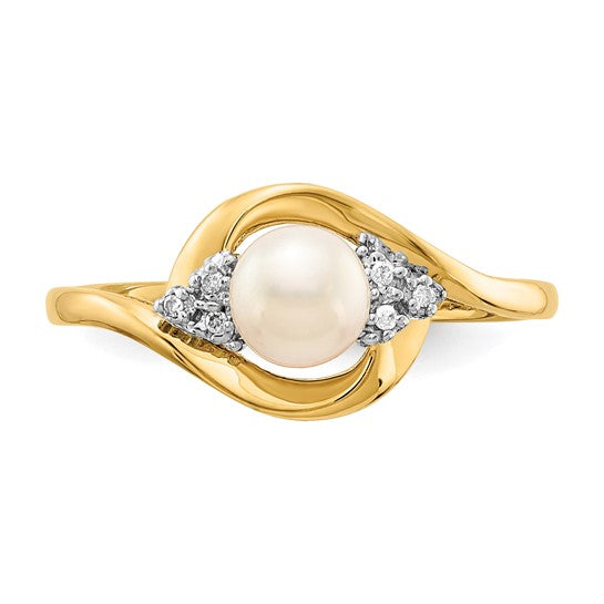 Anillo de Perla Cultivada de Agua Dulce y Diamante de 14k en Oro