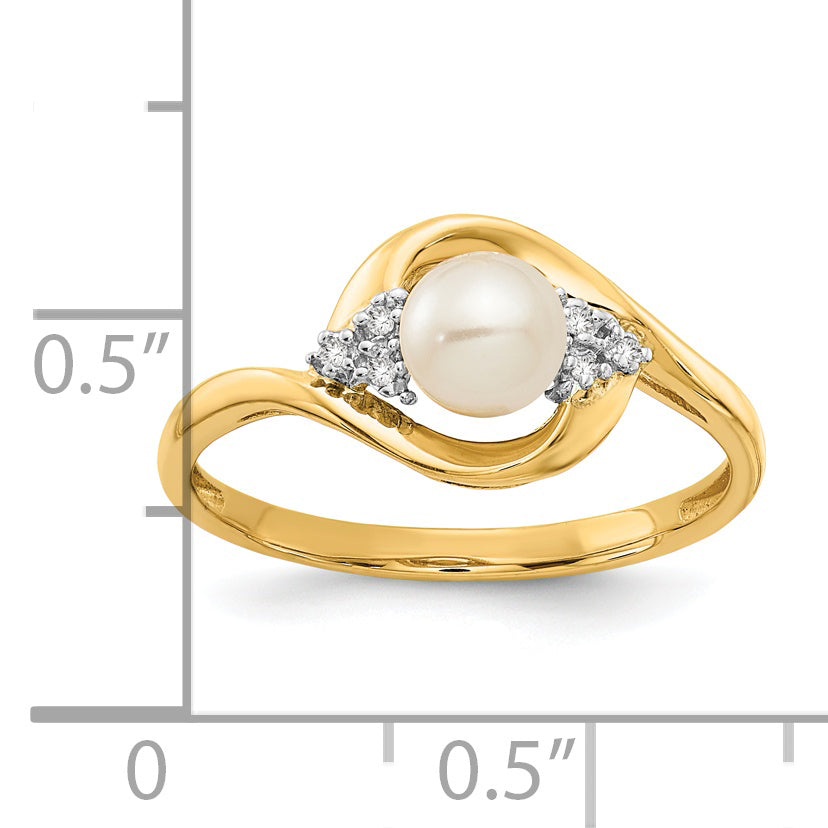 Anillo de Perla Cultivada de Agua Dulce y Diamante de 14k en Oro