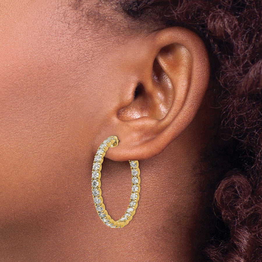 Aretes de Aro "In & Out" en Oro Amarillo de 14k con 4 7/8 Quilates de Diamantes Cultivados en Laboratorio, Cierre de Seguridad Patentado