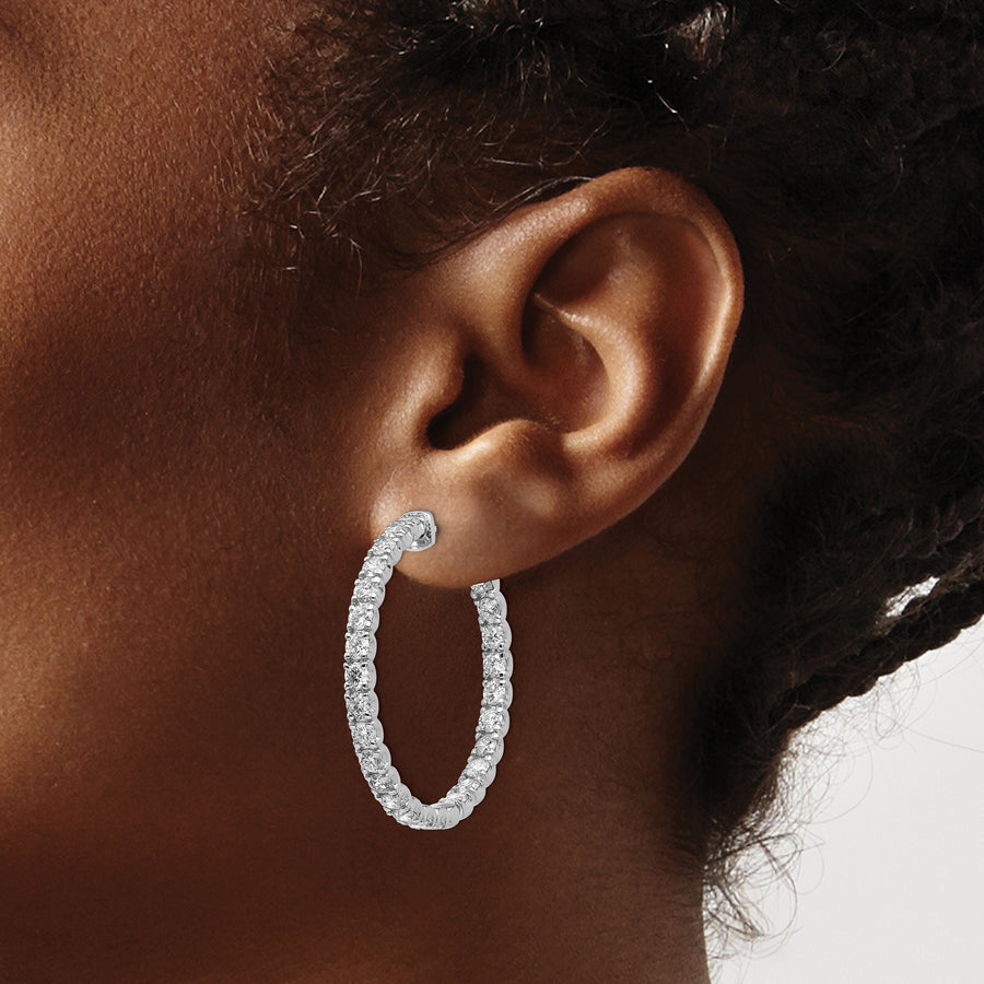 Aretes Aros In & Out con Diamantes Cultivados en Laboratorio de 4 7/8 Quilates y Cierre de Seguridad Patente en Oro de 14k