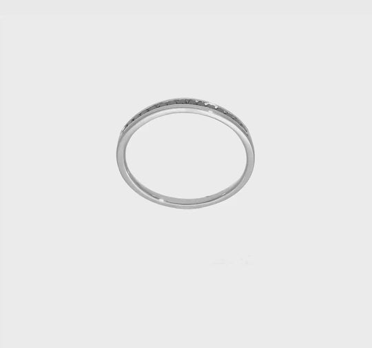 Anillo de Canal con Diamantes Negros en Oro Blanco de 14K