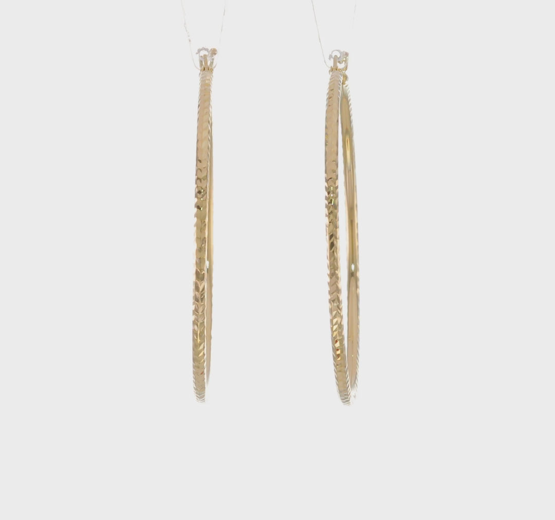Aretes de Aro Redondo Tubular con Corte de Diamante de 2 mm en Oro de 14K