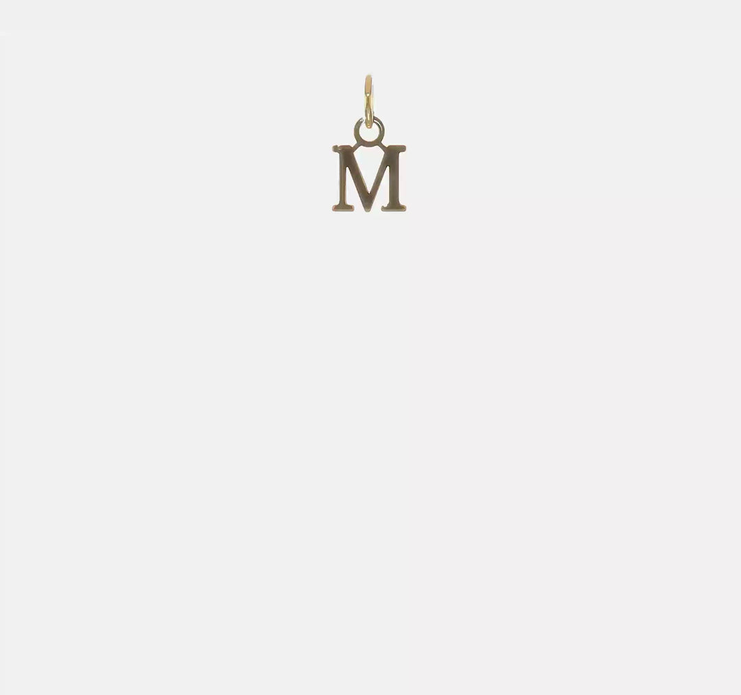 Colgante con Letra “M” Recortada en Oro Amarillo de 14K
